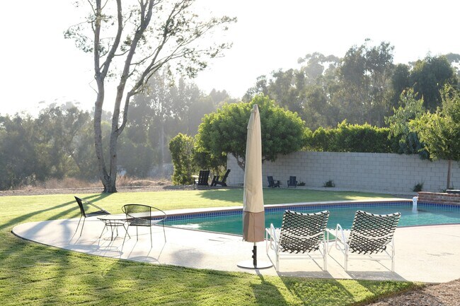 Building Photo - 6655 Dume Dr