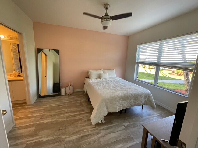 Foto del edificio - 328 Bradstrom Cir