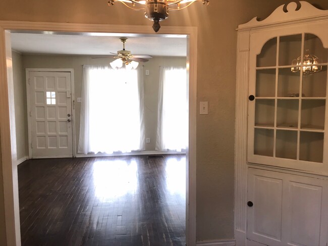 Building Photo - 2129 W Lotus Ave