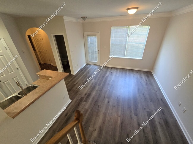 Building Photo - 250 Amal Dr SW