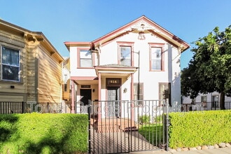 Building Photo - 516 15th St