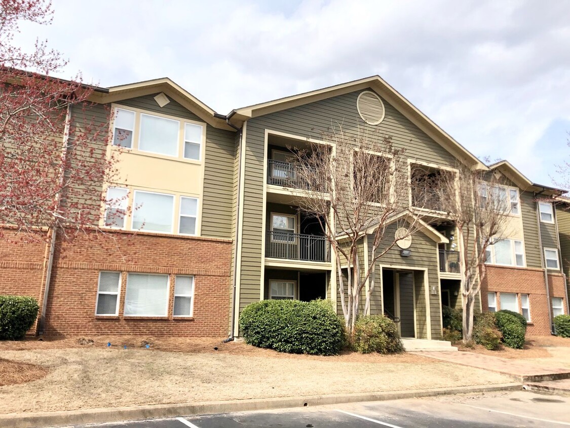 Primary Photo - 3 Bedroom 2 Bath Condo Walking Distance to...