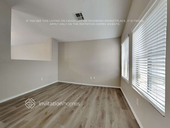 Building Photo - 1551 E Betsy Ln