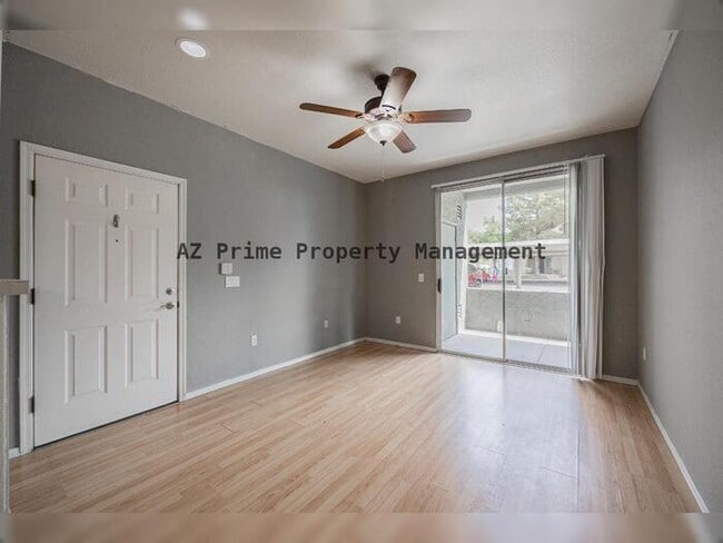 Building Photo - 2929 W Yorkshire Dr