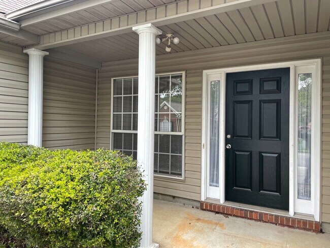 Building Photo - Town Home For Rent