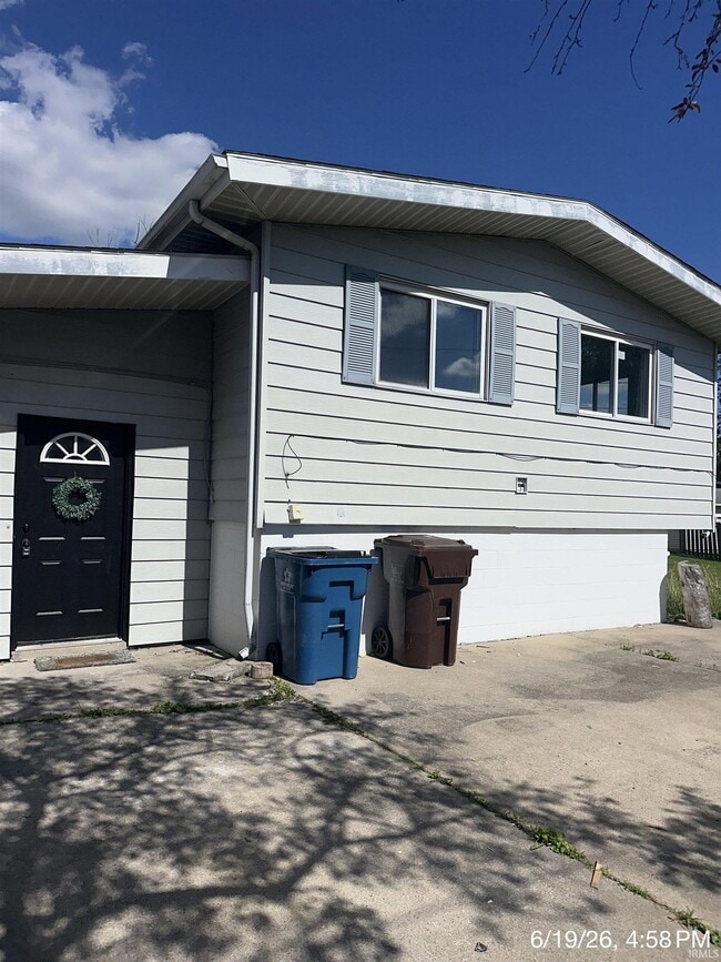 Building Photo - 3235 Schilling St