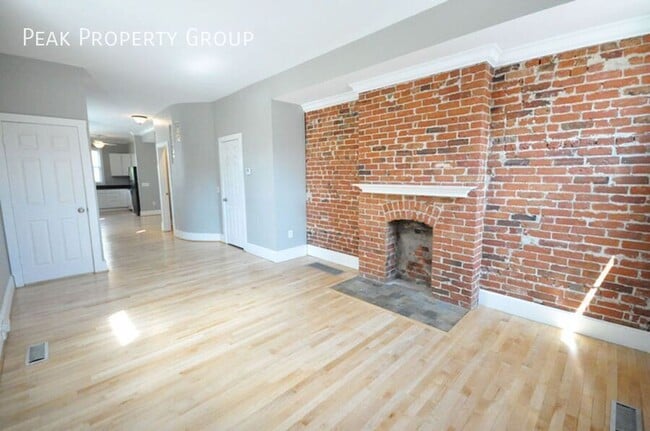 Building Photo - 495 S Lazelle St