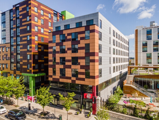 Primary Photo - 3939 Chestnut Street Apartments