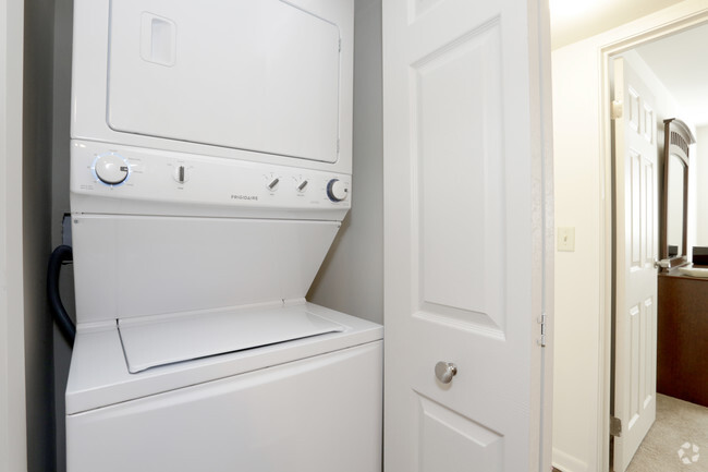 2 Bedroom - Laundry - Prairie Pointe