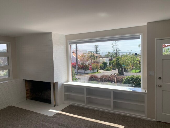 Building Photo - 6739 Draper Ave