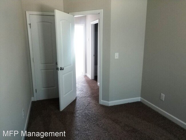 Foto del edificio - 3 br, 2.5 bath House - 211 N. Oak St  Unit B