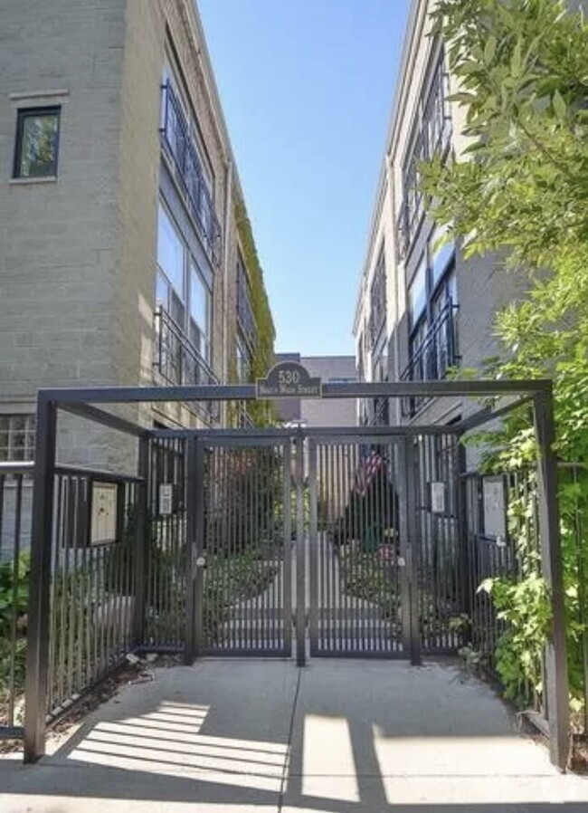 Building Photo - 530 N Wood St