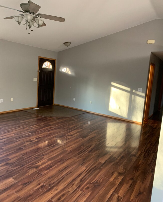 Building Photo - 3 bed/ 2 bath Ranch Style single family ho...