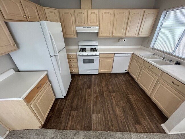 Building Photo - ADORABLE 2 BEDROOM 2 FULL BATHROOMS SINGLE STORY HOME WITH NO HOA