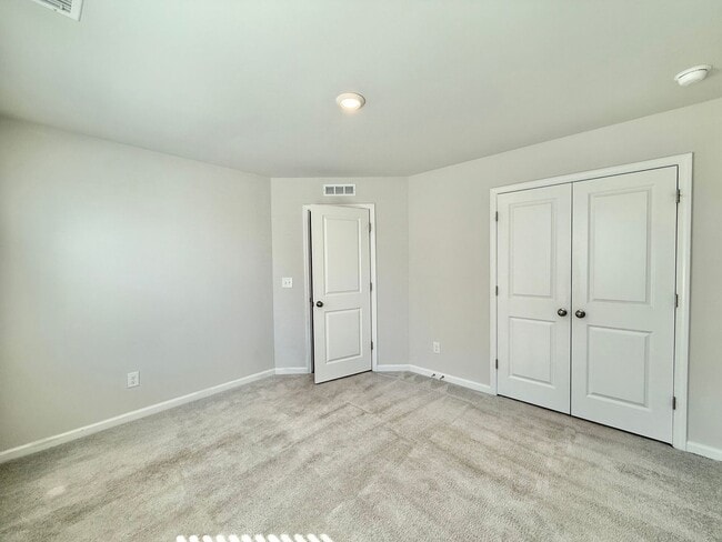 Building Photo - **OFFERING RENT PROMOTION FOR FIRST 6 MONTHS, WAIVED APPLICATION FEES & $200 MOVE IN PROMOTION** ...