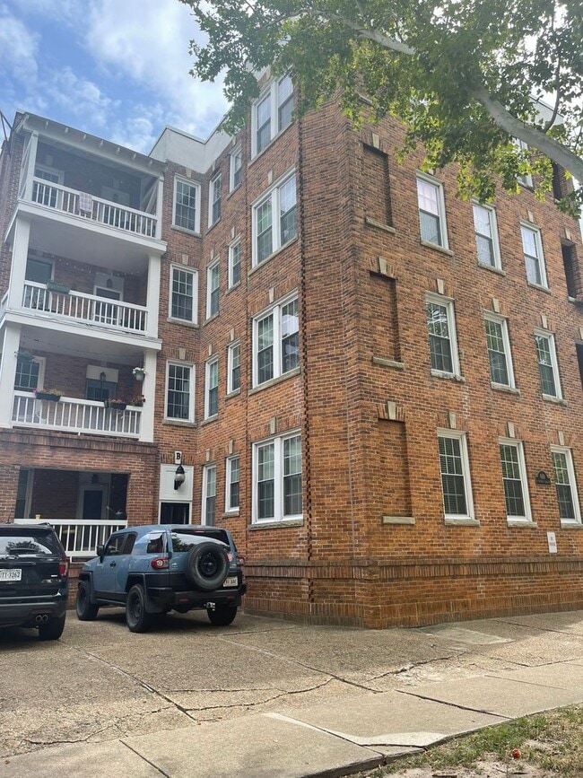 Building Photo - 610 W Princess Anne Rd