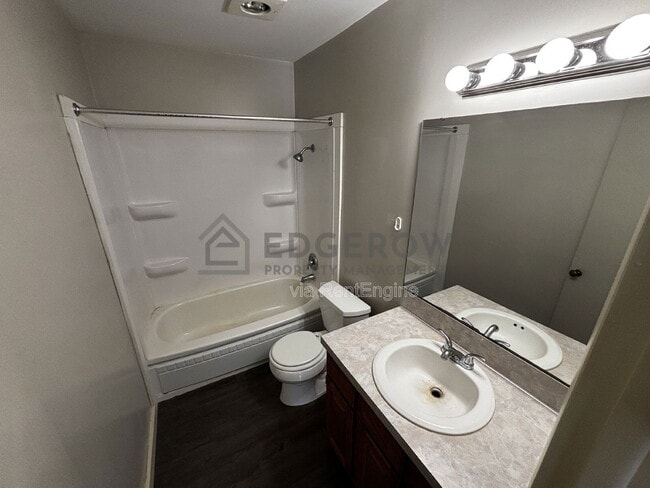 Building Photo - 136 Centennial St