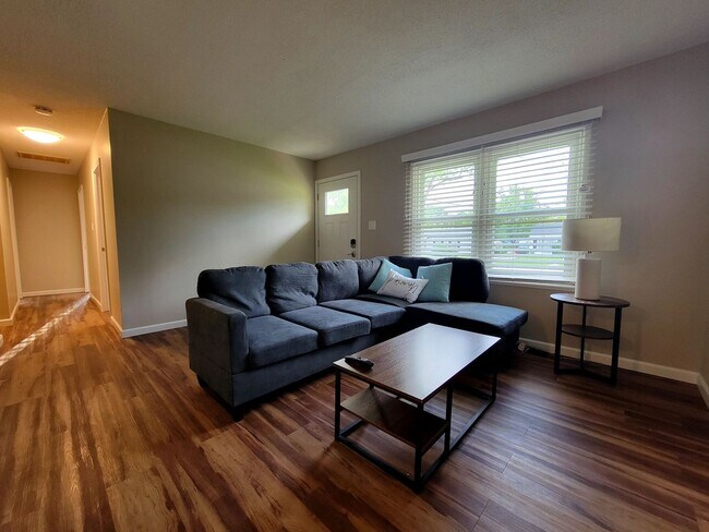 Building Photo - Fully Renovated 3 Bed Home in Southwest Champaign