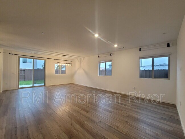 Foto del edificio - 4033 Haflinger Way