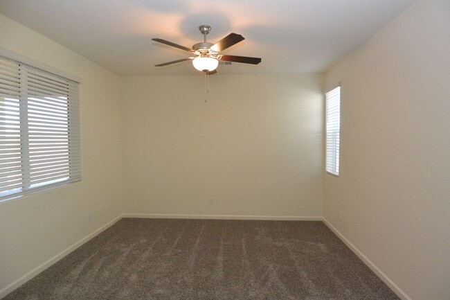 Building Photo - Newer northwest Visalia home in Ashton Park Gated Community