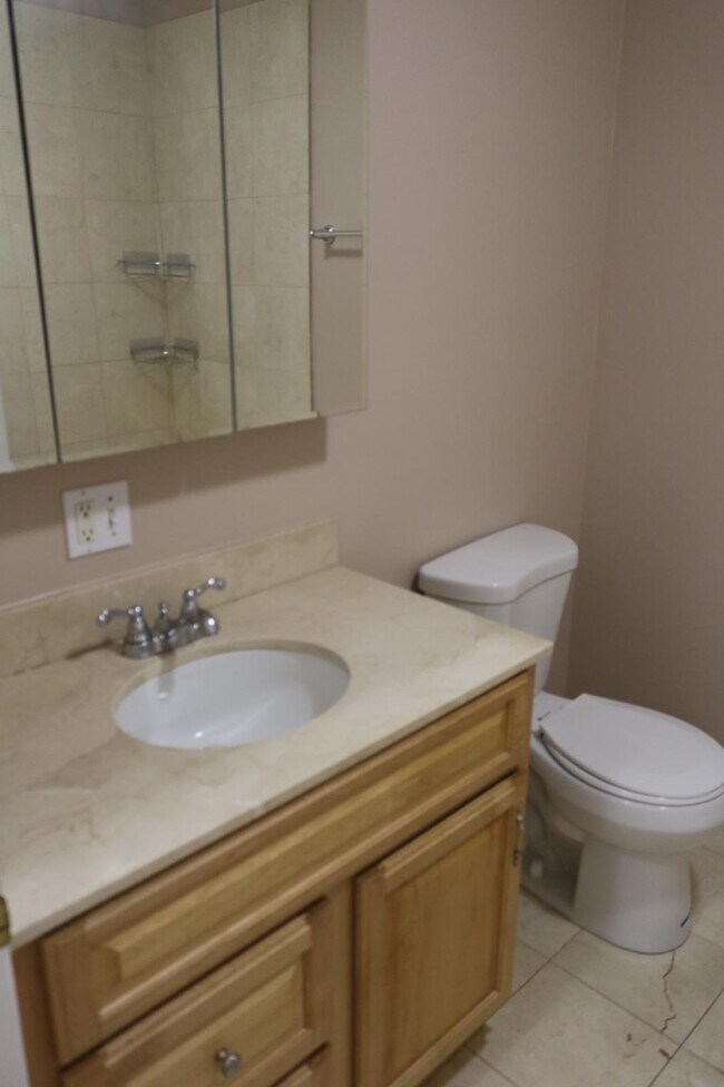 Foto del edificio - 1514 W Pratt Blvd