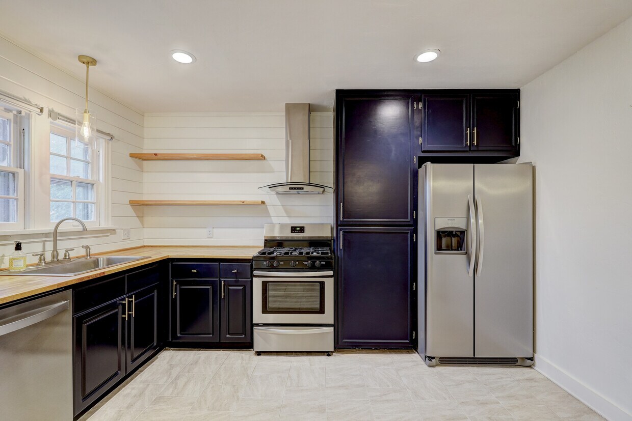 Kitchen - 2136 NW 36th St