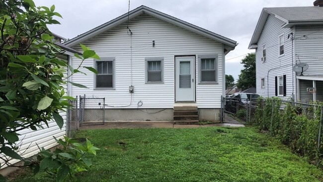 Building Photo - 326 Redwood Ave.