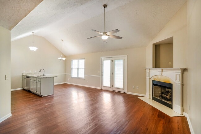 Building Photo - 1921 Pacific Pl