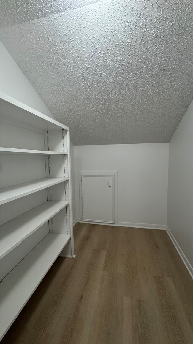 Building Photo - 9826 Chiselhurst Dr