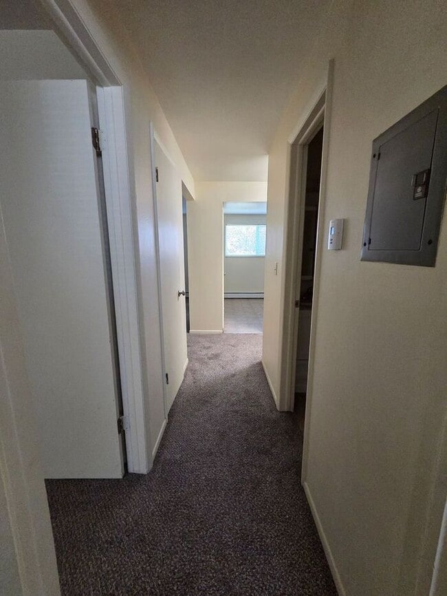 Building Photo - Charming 2-Bedroom Lower-Level Home in Brookwood Village!