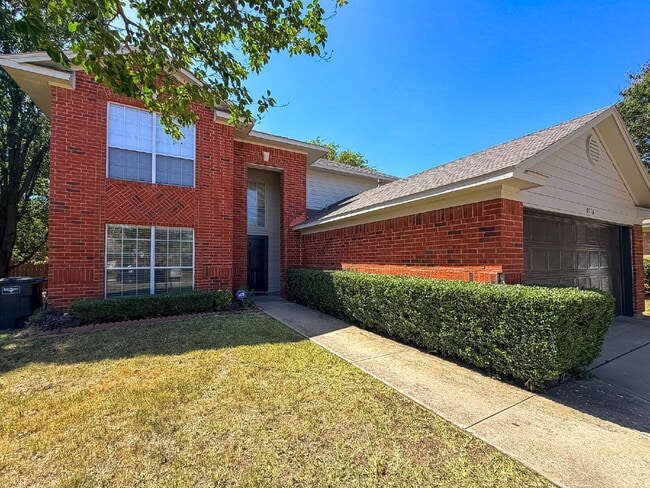 Building Photo - 4-Bedroom, 2.5-Bath, 2 Story Home in Fort Worth!