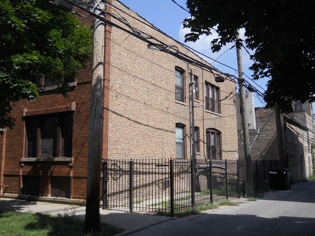 Building Photo - 701 E 79th St