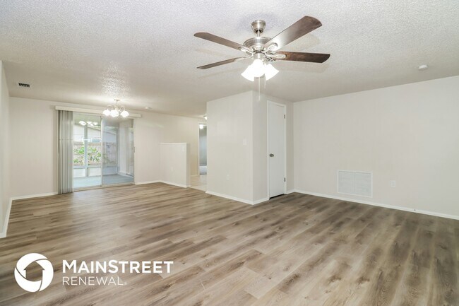 Foto del edificio - 6255 Maplewood Dr