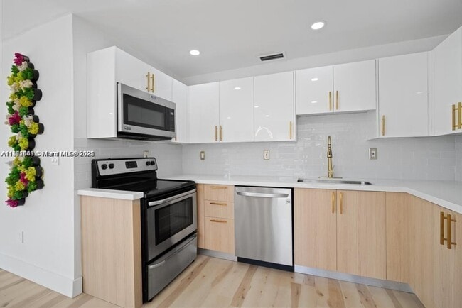 Building Photo - 1523 NE 148th St