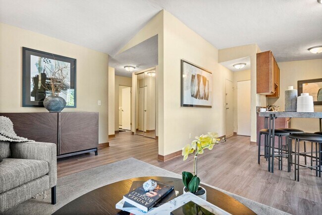 Interior Photo - Lake Pointe