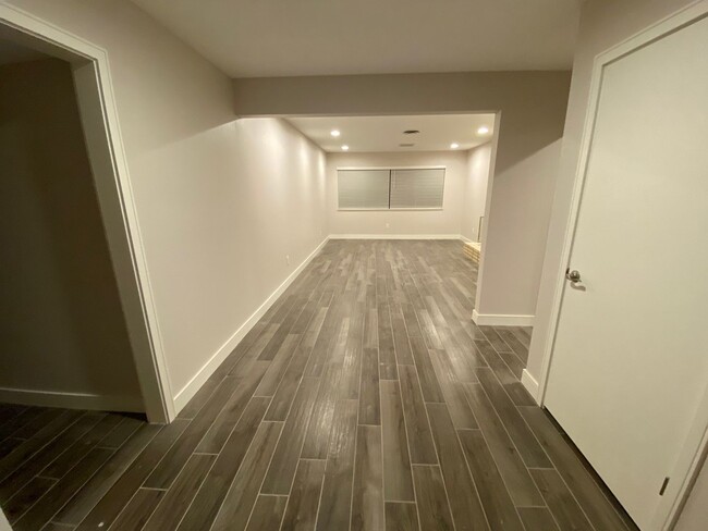Building Photo - Updated 4 bed, 2 bath home with Dual Cooli...