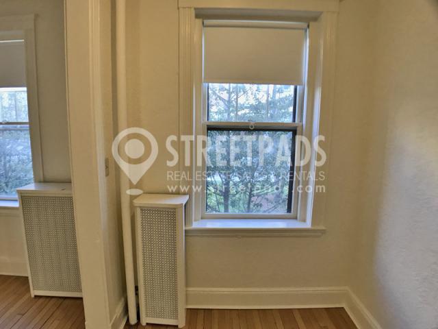 Foto del edificio - 3 bedroom in Brookline MA 02446