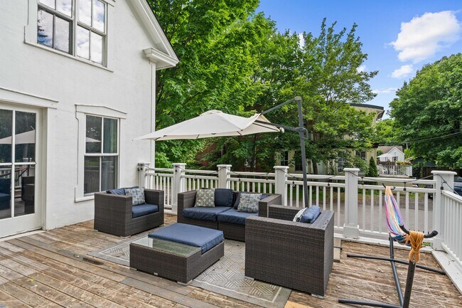 Building Photo - 135 Stanley Ave