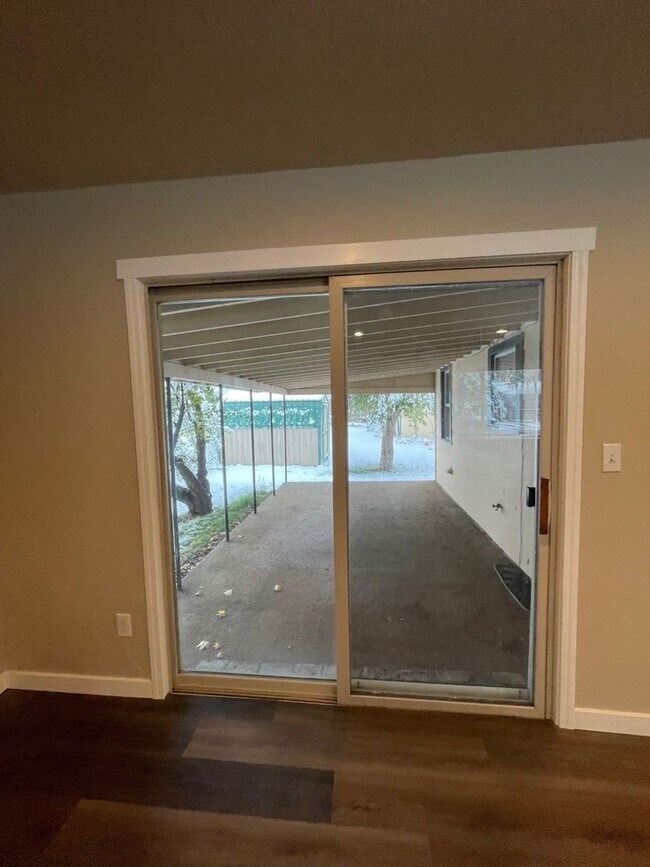 Foto del edificio - Charming Newly Remodeled 2 Bed/ 1 Bathroom Home!