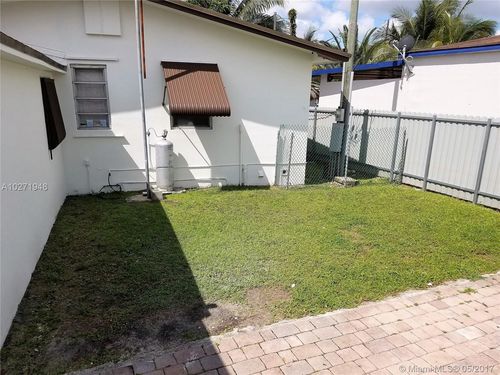 Foto del edificio - 7590 NW South River Dr