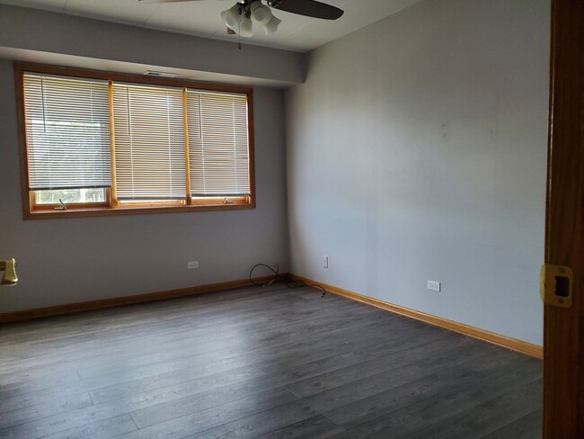 Foto del edificio - 9050 S Roberts Rd