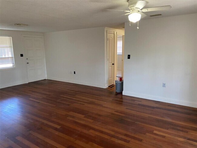 Foto del edificio - 3244 Coldwell Dr
