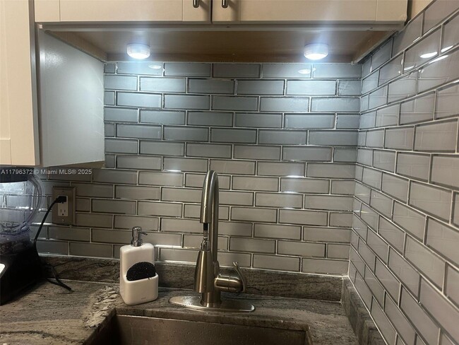 Foto del edificio - 12801 Westview Dr