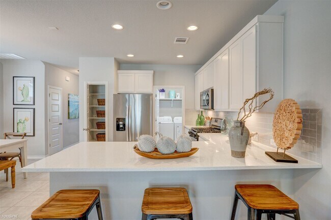 Building Photo - 3 br, 2.5 bath House - 1656 Artesian Spgs ...