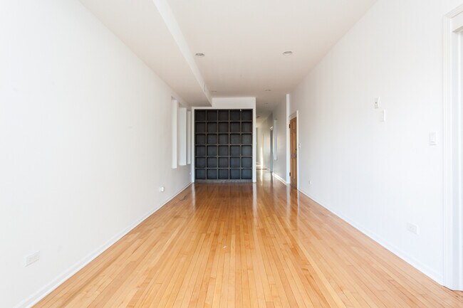 Foto del edificio - 944 N California Ave