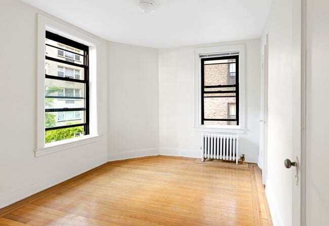 Building Photo - 398 E 52nd St