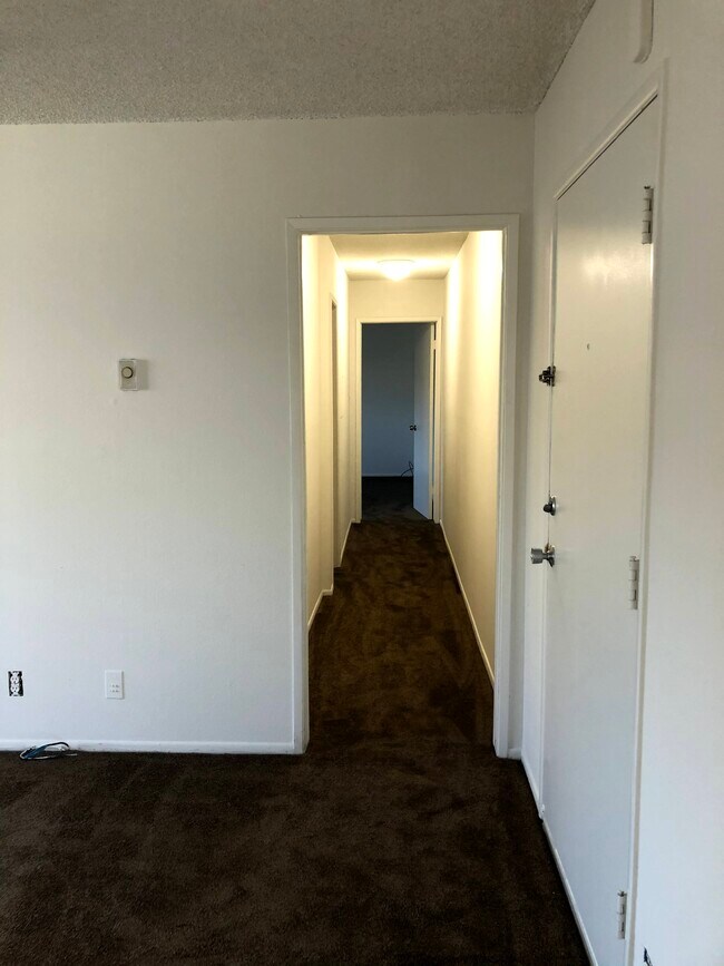 Foto del edificio - 10516 Eastborne Ave