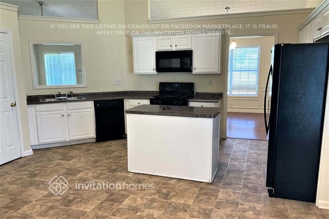 Foto del edificio - 1429 Fall River Dr