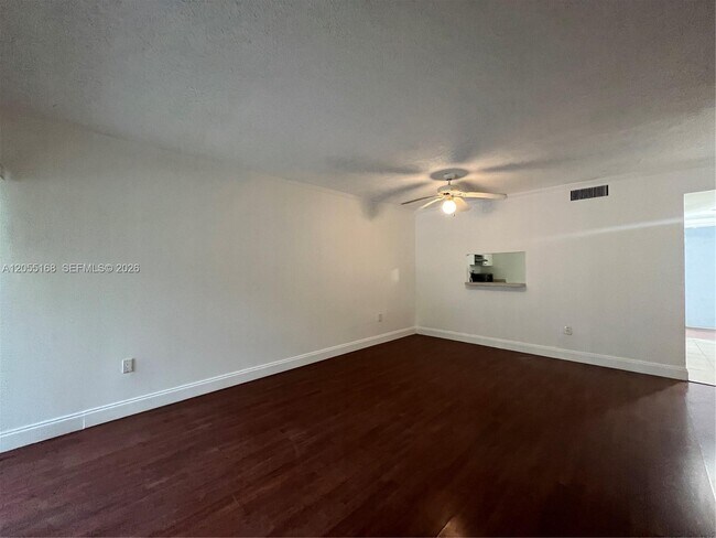Foto del edificio - 701 N Pine Island Rd