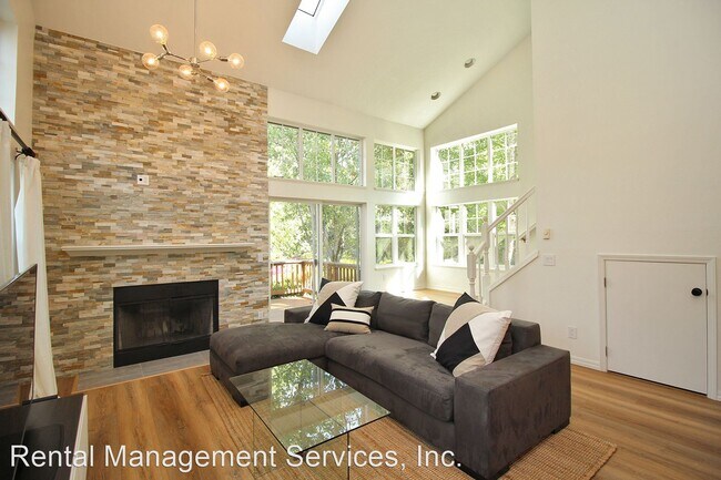 Building Photo - 2 br, 2 bath House - 9711 NW Miller Hill Dr